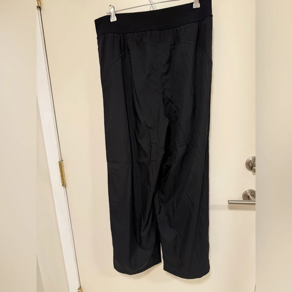💜lululemon athletica Black Flare Pants 💜 - Picture 7 of 12